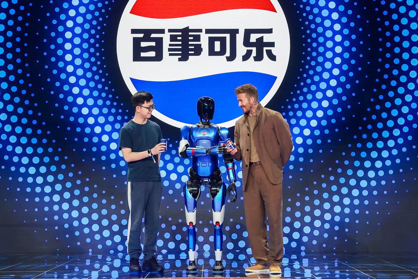 贝博艾弗森官网机器人携手百事中国共创“百事蓝宝” 共燃渴望新章
